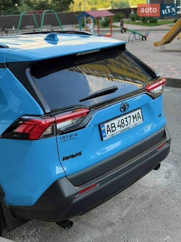Позашляховик / Кросовер Toyota RAV4 2021 в Києві