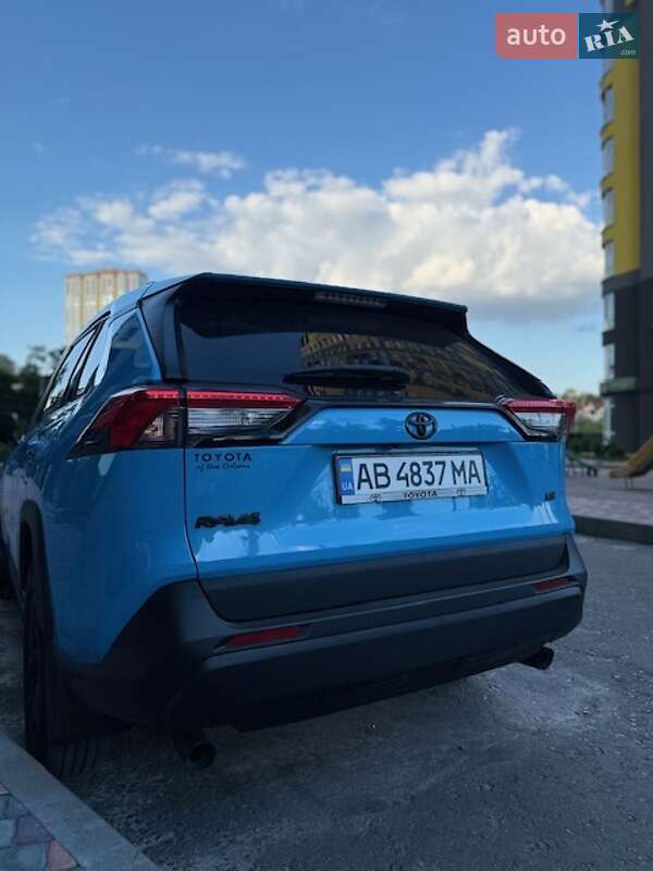 Позашляховик / Кросовер Toyota RAV4 2021 в Києві