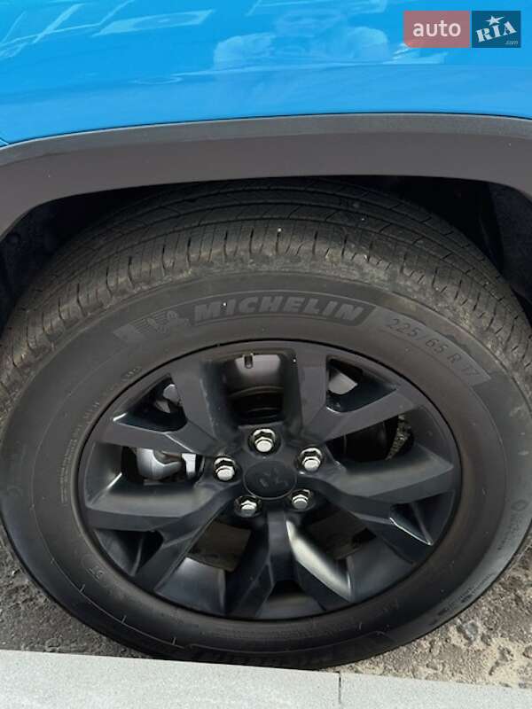 Позашляховик / Кросовер Toyota RAV4 2021 в Києві