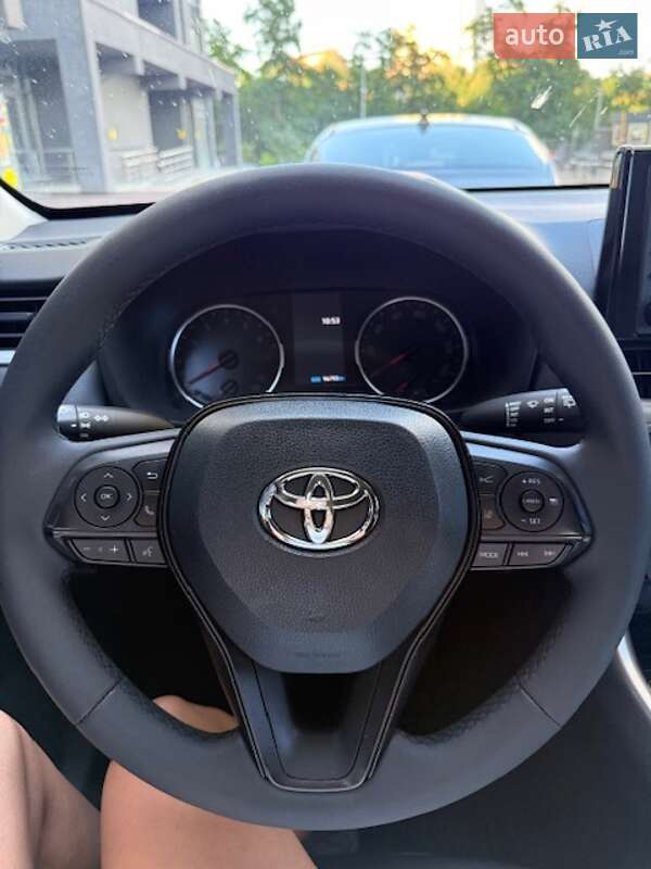 Позашляховик / Кросовер Toyota RAV4 2021 в Києві