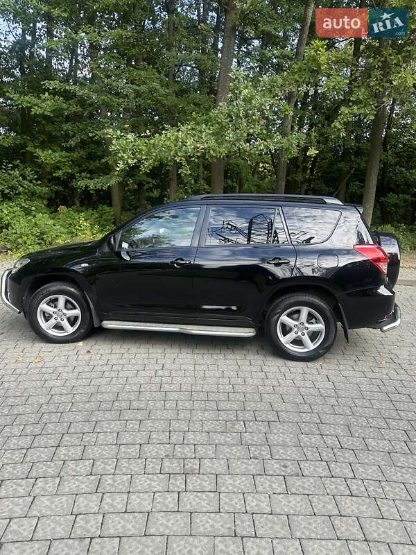 Внедорожник / Кроссовер Toyota RAV4 2008 в Львове