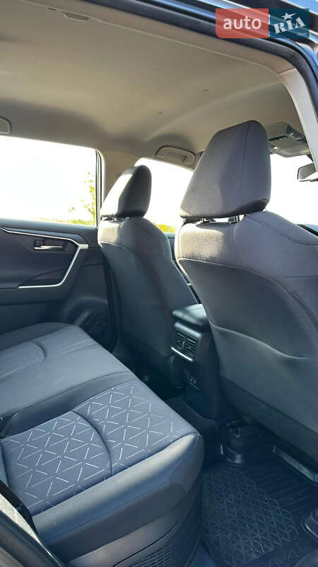 Позашляховик / Кросовер Toyota RAV4 2020 в Кривому Розі