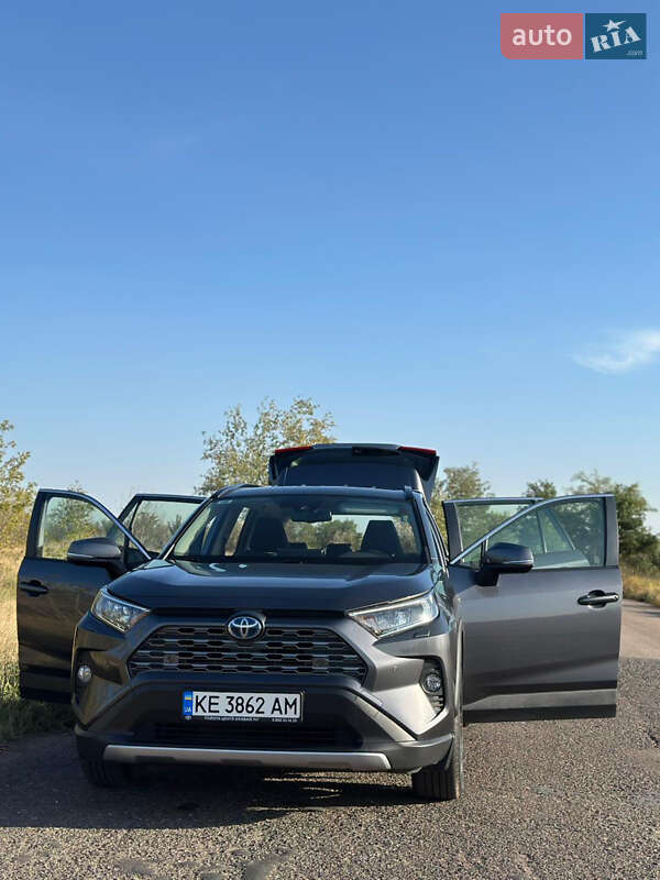 Позашляховик / Кросовер Toyota RAV4 2020 в Кривому Розі