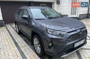 Позашляховик / Кросовер Toyota RAV4 2019 в Києві
