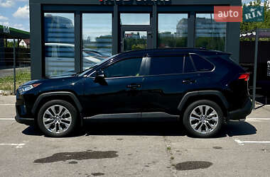 Внедорожник / Кроссовер Toyota RAV4 2019 в 