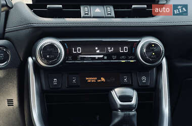 Внедорожник / Кроссовер Toyota RAV4 2019 в 