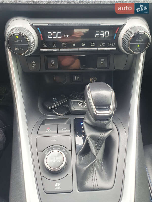 Внедорожник / Кроссовер Toyota RAV4 2019 в Днепре