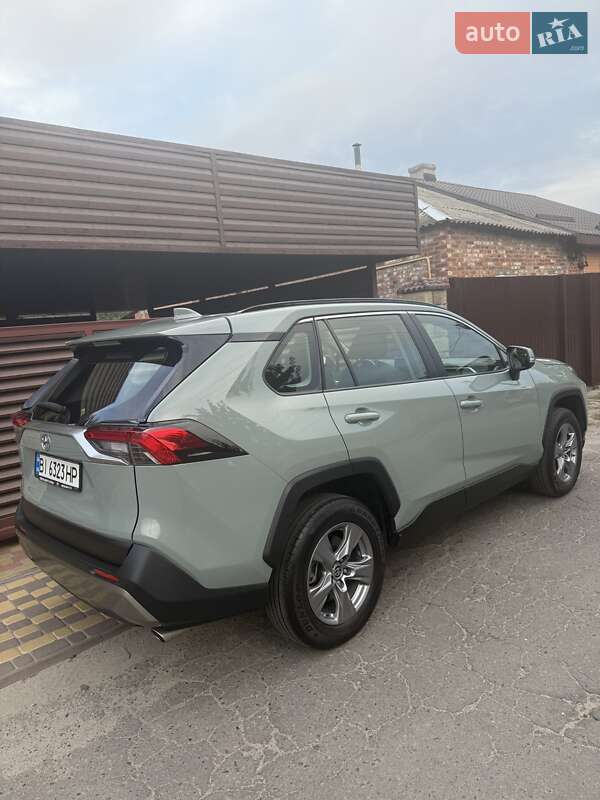 Внедорожник / Кроссовер Toyota RAV4 2022 в Полтаве