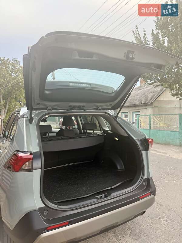 Внедорожник / Кроссовер Toyota RAV4 2022 в Полтаве