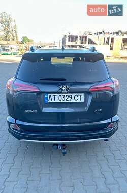 Внедорожник / Кроссовер Toyota RAV4 2015 в 