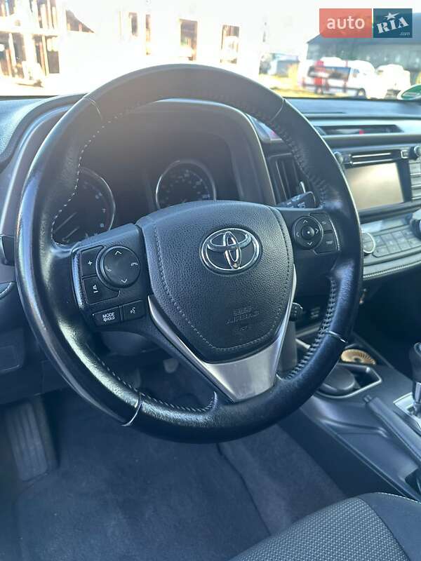 Внедорожник / Кроссовер Toyota RAV4 2015 в Коломые