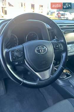 Внедорожник / Кроссовер Toyota RAV4 2015 в 