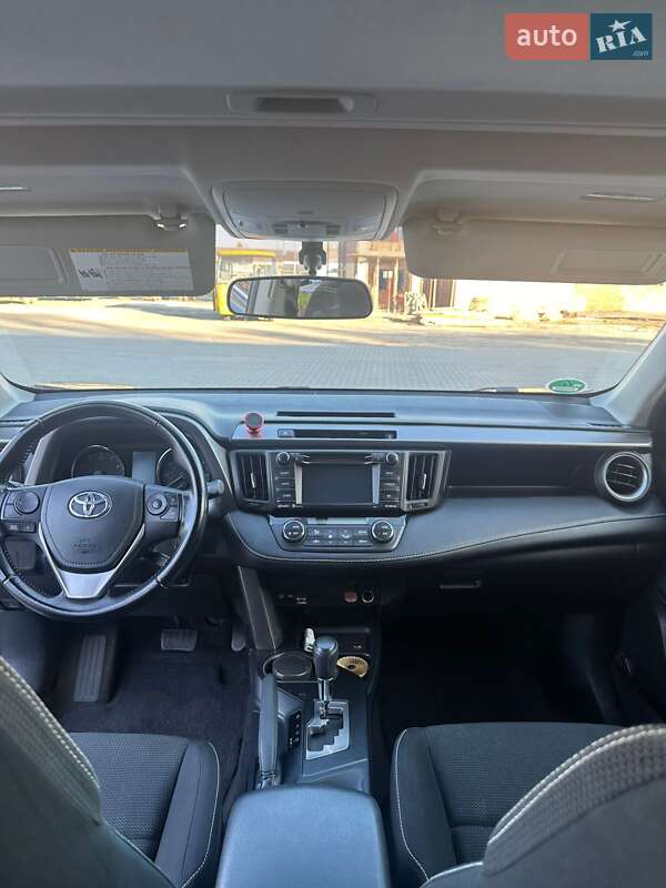 Внедорожник / Кроссовер Toyota RAV4 2015 в Коломые