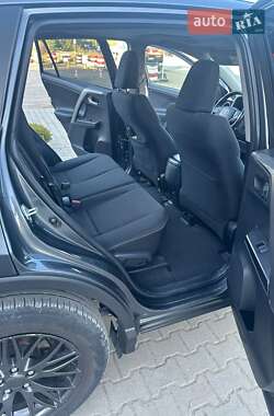 Внедорожник / Кроссовер Toyota RAV4 2015 в 