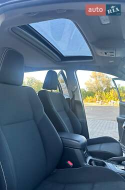 Внедорожник / Кроссовер Toyota RAV4 2015 в 