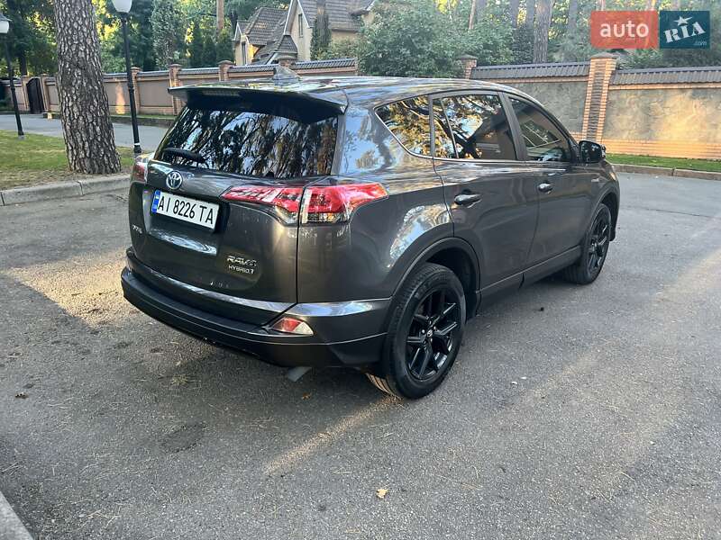Внедорожник / Кроссовер Toyota RAV4 2018 в Чернигове