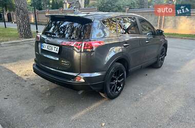 Внедорожник / Кроссовер Toyota RAV4 2018 в 