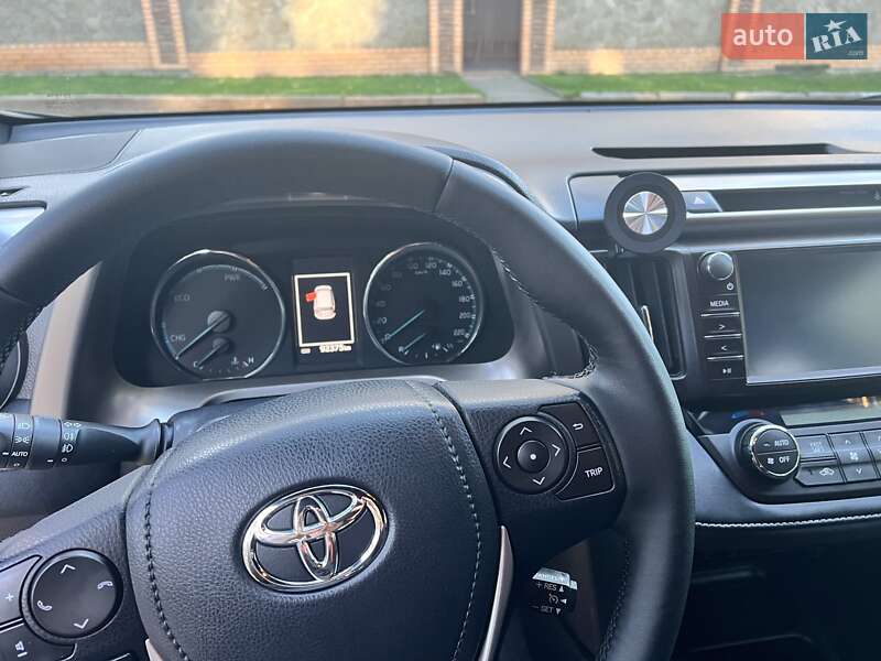 Внедорожник / Кроссовер Toyota RAV4 2018 в Чернигове