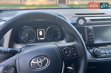 Внедорожник / Кроссовер Toyota RAV4 2018 в 