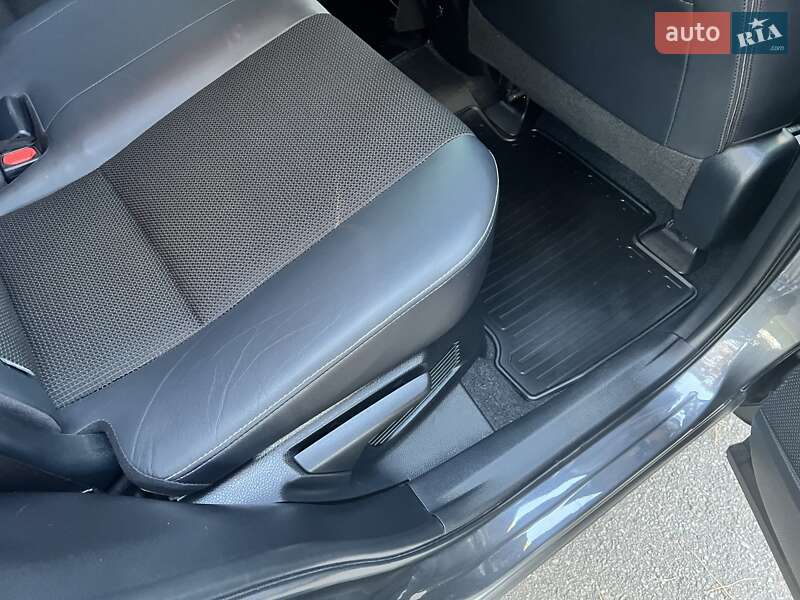 Внедорожник / Кроссовер Toyota RAV4 2018 в Чернигове