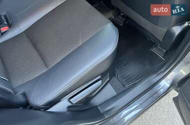 Внедорожник / Кроссовер Toyota RAV4 2018 в 