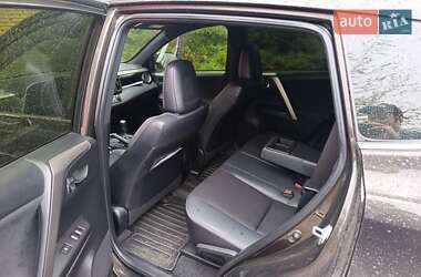 Внедорожник / Кроссовер Toyota RAV4 2017 в 