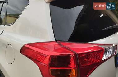 Внедорожник / Кроссовер Toyota RAV4 2013 в 