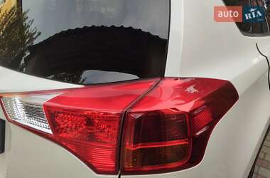 Внедорожник / Кроссовер Toyota RAV4 2013 в 