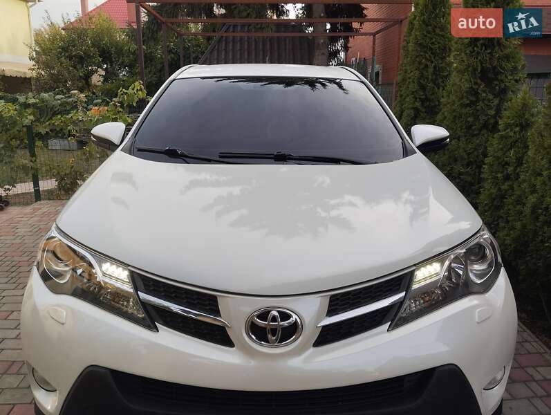 Внедорожник / Кроссовер Toyota RAV4 2013 в 