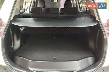 Внедорожник / Кроссовер Toyota RAV4 2013 в 