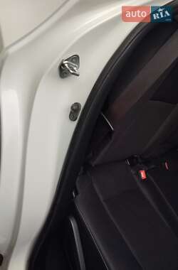 Внедорожник / Кроссовер Toyota RAV4 2013 в 