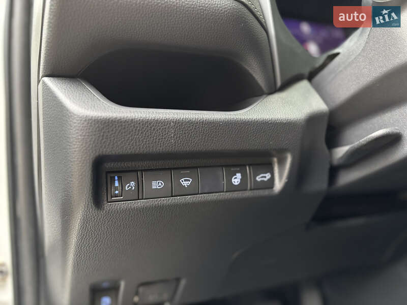 Внедорожник / Кроссовер Toyota RAV4 2021 в Киеве