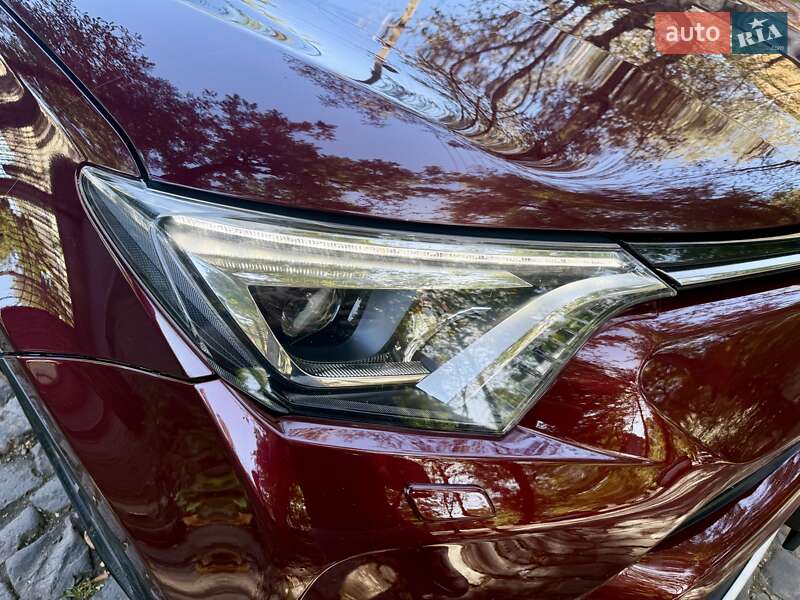 Позашляховик / Кросовер Toyota RAV4 2017 в Кам'янському