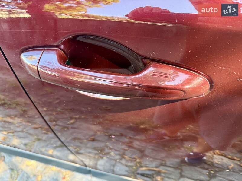 Позашляховик / Кросовер Toyota RAV4 2017 в Кам'янському