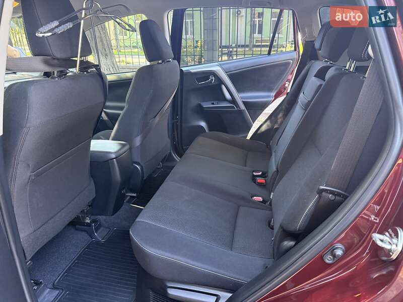 Позашляховик / Кросовер Toyota RAV4 2017 в Кам'янському