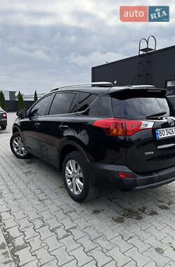 Внедорожник / Кроссовер Toyota RAV4 2013 в 