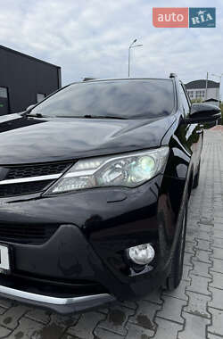 Внедорожник / Кроссовер Toyota RAV4 2013 в 