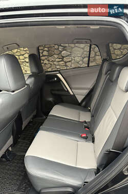 Внедорожник / Кроссовер Toyota RAV4 2013 в 