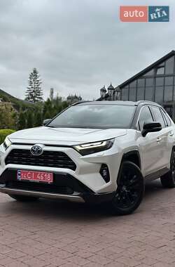Внедорожник / Кроссовер Toyota RAV4 2022 в 