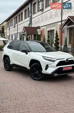 Внедорожник / Кроссовер Toyota RAV4 2022 в 