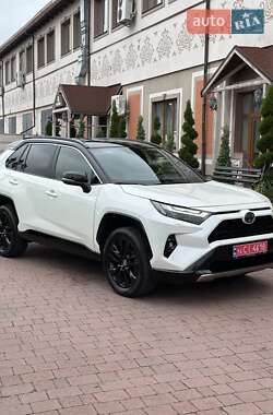 Внедорожник / Кроссовер Toyota RAV4 2022 в 