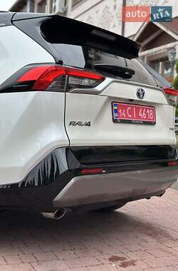Внедорожник / Кроссовер Toyota RAV4 2022 в 