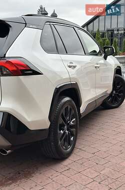 Внедорожник / Кроссовер Toyota RAV4 2022 в 