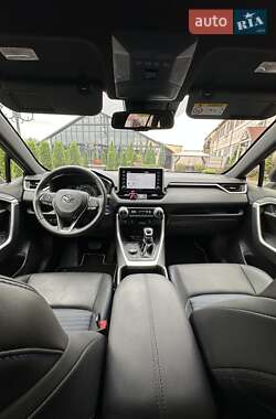 Внедорожник / Кроссовер Toyota RAV4 2022 в 
