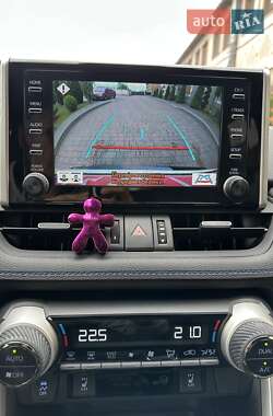 Внедорожник / Кроссовер Toyota RAV4 2022 в 