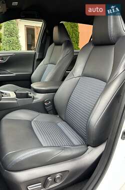Внедорожник / Кроссовер Toyota RAV4 2022 в 