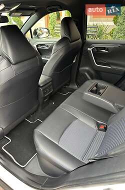 Внедорожник / Кроссовер Toyota RAV4 2022 в 