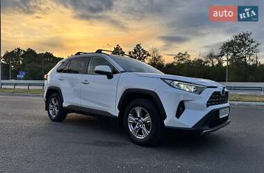 Внедорожник / Кроссовер Toyota RAV4 2021 в Киеве