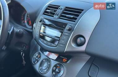 Внедорожник / Кроссовер Toyota RAV4 2011 в 