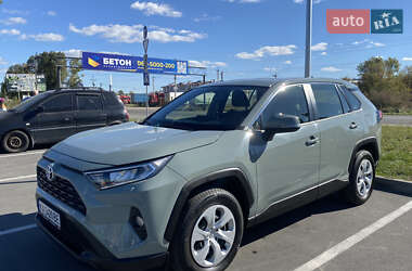 Внедорожник / Кроссовер Toyota RAV4 2020 в Киеве